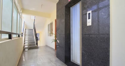 OYO 9653 Ample Premium Suites