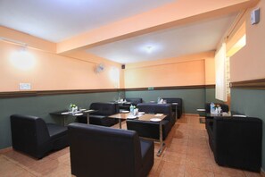 Restaurant - OYO 9653 Ample Premium Suites (Bengaluru)