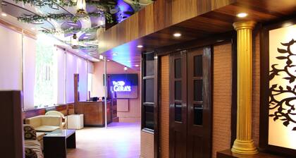 OYO 2407 Hotel Gera's M1