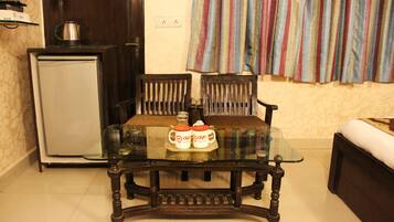 Double or Twin Room | Living room | Flat-screen TV