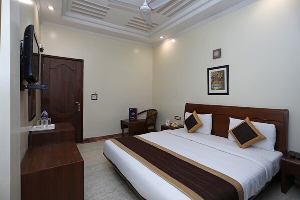 Standard Double Room | Free WiFi, bed sheets