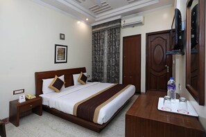 Standard Double Room | Free WiFi, bed sheets