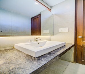 Double or Twin Room | Bathroom | Free toiletries, towels