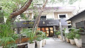 Exterior - OYO Flagship 5383 Hotel Under Bridge Inn (New Delhi)