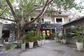 Exterior - OYO Flagship 5383 Hotel Under Bridge Inn (New Delhi)