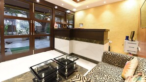 Reception - OYO Flagship 5383 Hotel Under Bridge Inn (New Delhi)