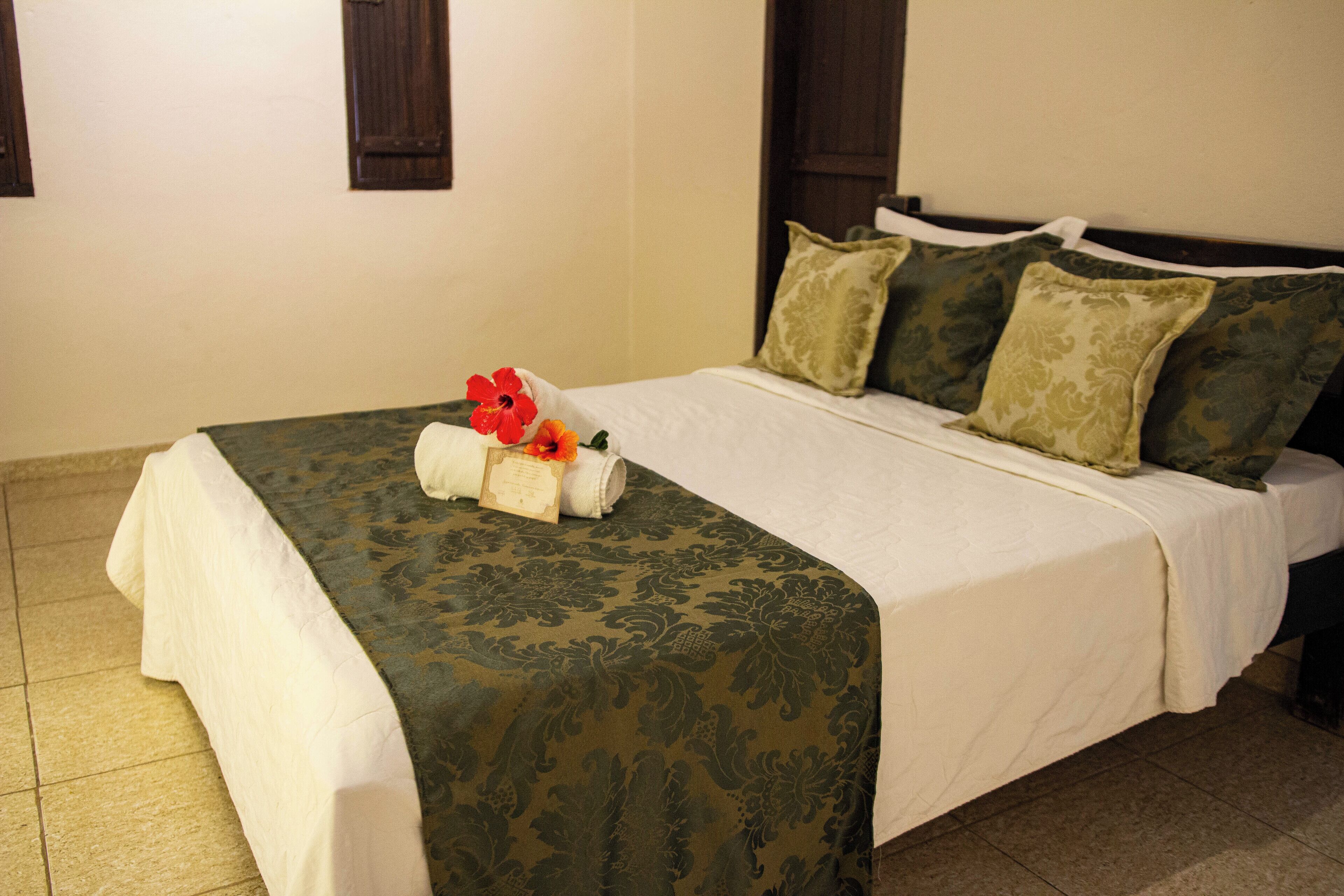 Minibar, caja de seguridad en la habitación y cortinas blackout 