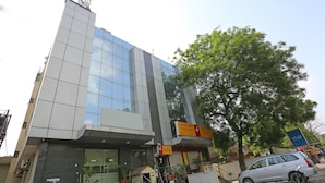 Front of property - Hotel South View (New Delhi)