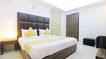 Habitación doble Deluxe | Ropa de cama de alta calidad y espacio para trabajar con laptop