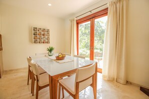 Double or Twin Room | In-room dining - OYO 10304 Home Studio Benaulim Beach (Benaulim)