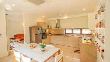 Double or Twin Room | Private kitchen | Fridge