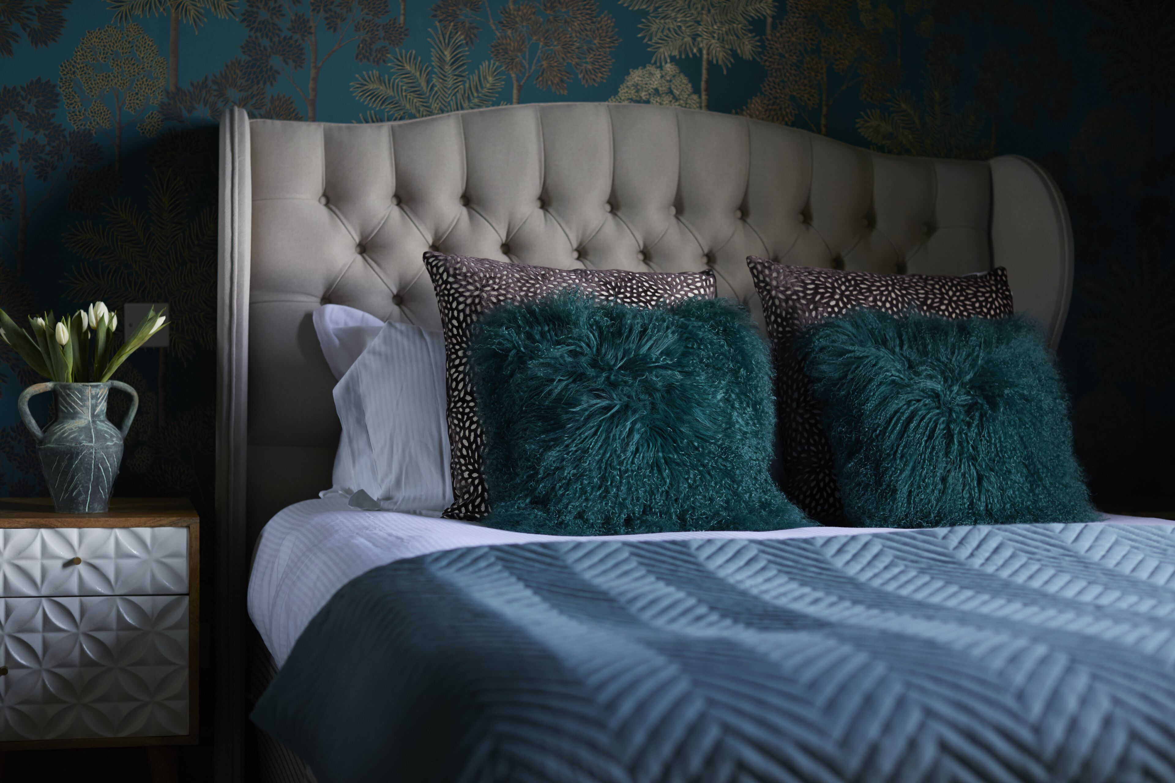Decoración personalizada, muebles diferentes y escritorio 