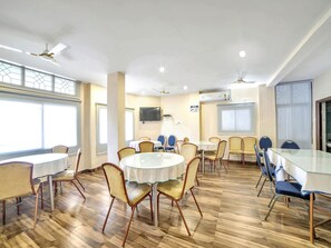Restaurant - OYO 674 Apartment Hotel Manar Luxury Suites (Hyderabad)