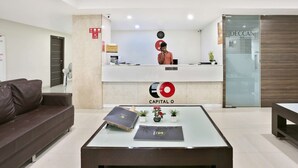 Lobby - OYO 9003 Deccan Inn (Hyderabad)