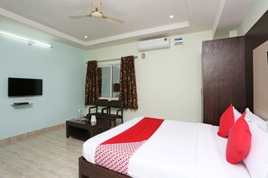 In-room safe, iron/ironing board, free WiFi, bed sheets