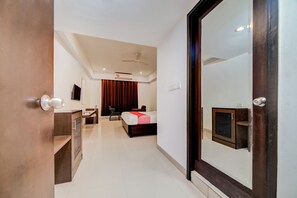 Deluxe Double or Twin Room, 1 King Bed | Free WiFi - OYO Flagship 469 Kachiguda Railway Station (Hyderabad)
