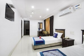Double or Twin Room | Free WiFi - Hotel Srinivasa Central (Hyderabad)