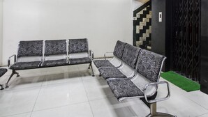 Lobby sitting area - Hotel Srinivasa Central (Hyderabad)