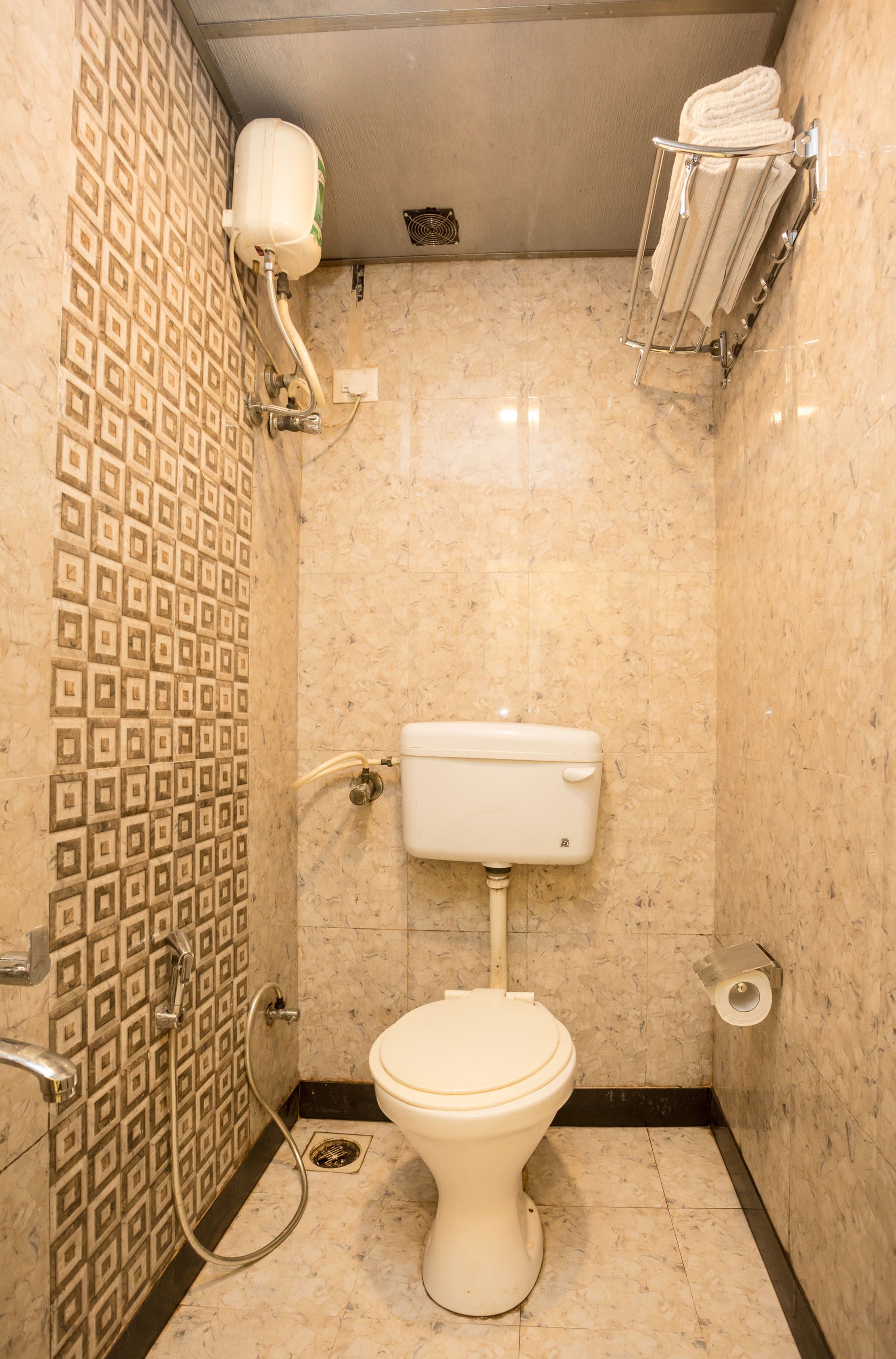 double or twin room | bathroom | rainfall showerhead, free toiletries, towels