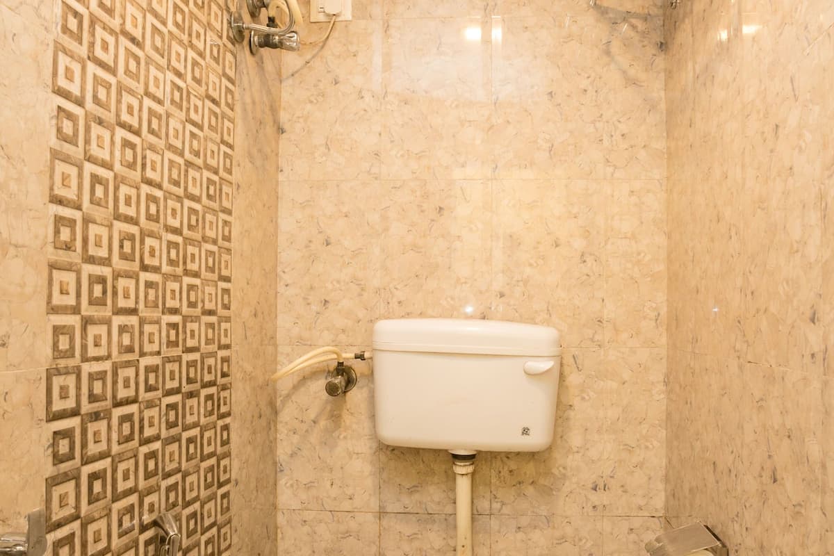 double or twin room | bathroom | rainfall showerhead, free toiletries, towels