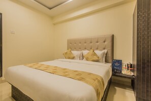 Standard Double Room | Free WiFi, bed sheets - OYO 10005 Borivali (Mumbai)