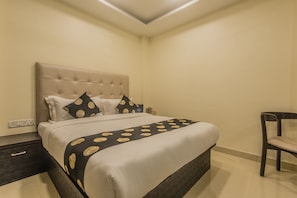 Standard Double Room | Free WiFi, bed sheets - OYO 10005 Borivali (Mumbai)