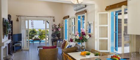 Täysikokoinen jääkaappi, mikroaaltouuni, uuni, liesi