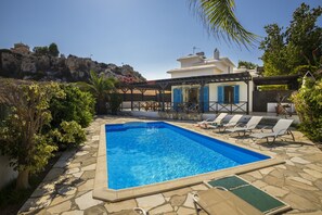 Outdoor pool, sun loungers - Protaras Villa Ayios Elias Views (Paralimni)
