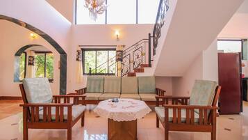 Double or Twin Room | Living room | Flat-screen TV