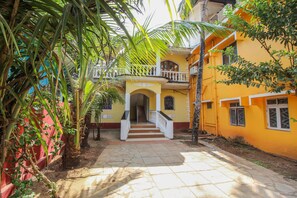 Front of property - OYO 10958 Home Modern Studios Candolim (Candolim)