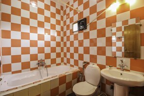 Double or Twin Room | Bathroom | Free toiletries, towels - OYO 10958 Home Modern Studios Candolim (Candolim)
