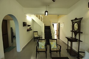 Double or Twin Room | Living room | Flat-screen TV