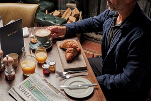 Desayuno a la carta diario (GBP 15 por persona)