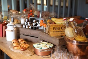 Frukost enligt egen beställning varje dag (GBP 12 per person)