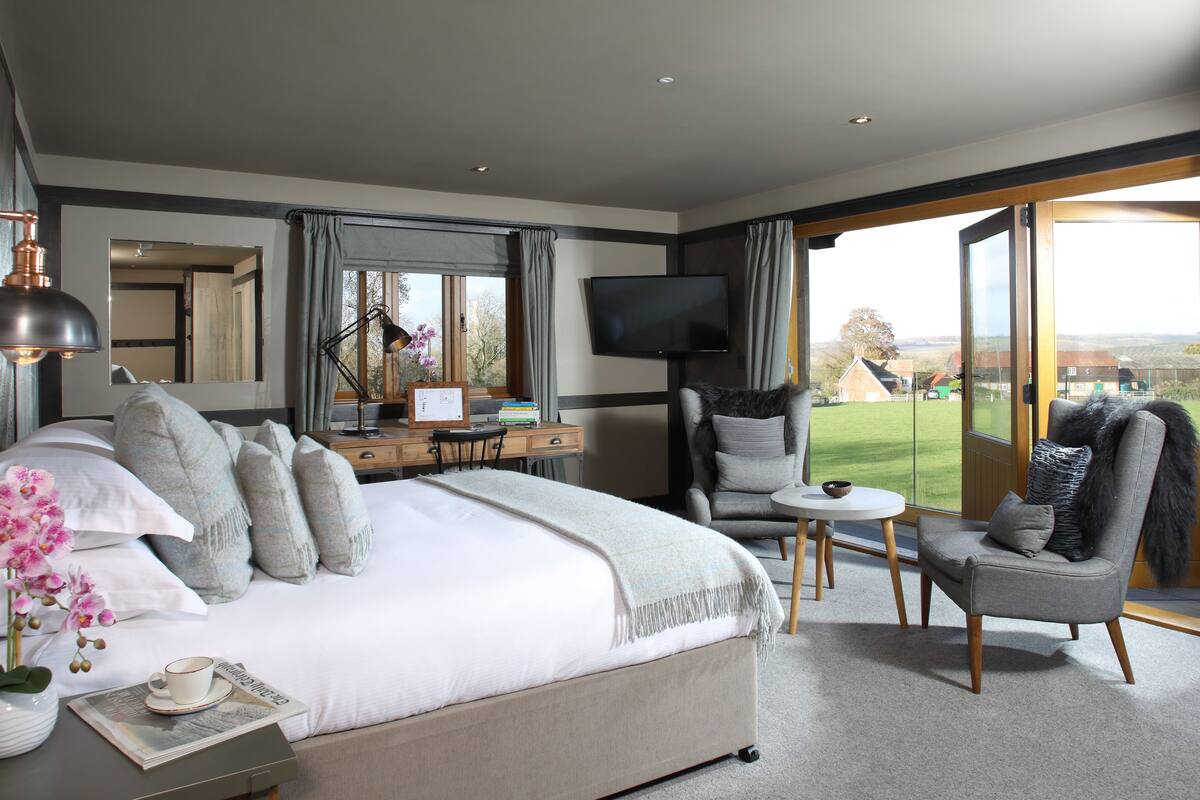 Deluxe Double Room | Living area