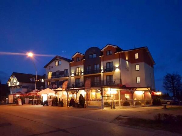 Façade de l’hébergement - soirée/nuit