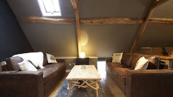 Cottage, 3 Bedrooms (Sleeps 6) | Living room | Flat-screen TV