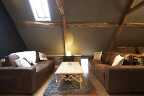 Småhus, 3 soverom (Sleeps 6) | Oppholdsrom | Flatskjerm-TV