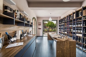Gift shop - Cavanera Etnea Resort & Wine Experience (Castiglione di Sicilia)