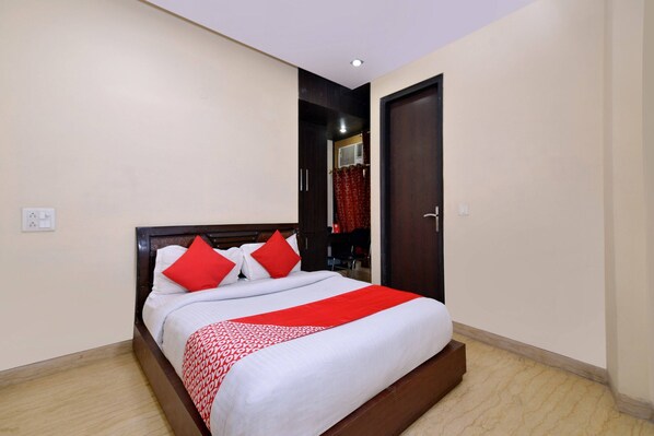 Standard Double Room | Free WiFi, bed sheets - OYO 466 Hotel Lotus B&B (New Delhi)