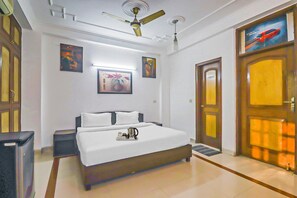 Free WiFi, bed sheets - OYO 474 Hotel VM Residency (New Delhi)