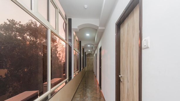 Hallway - OYO 9849 Hotel Divine Residency (Mumbai)