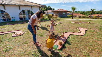 Área de juegos infantiles al aire libre