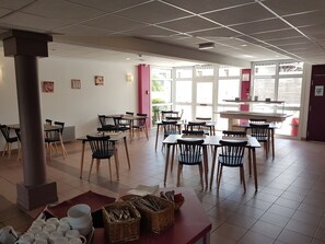 每日供应自助式早餐(每人 EUR 11)