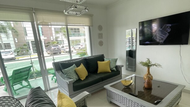 Apartemen Kota | Area keluarga | TV