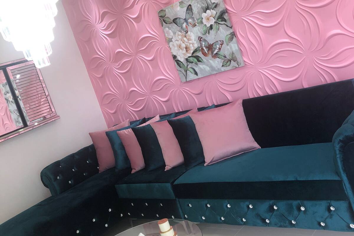 City Apartment | Ruang tamu | TV