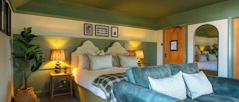 Large Luxury Room | Egyptian cotton sheets, premium bedding, individually decorated