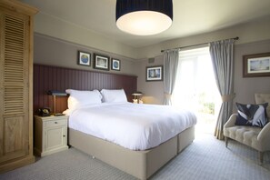 Classic Room | Egyptian cotton sheets, premium bedding, individually decorated - The Mayflower (Lymington)