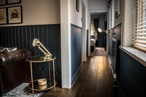 Suite | Ruang keluarga | TV layar datar