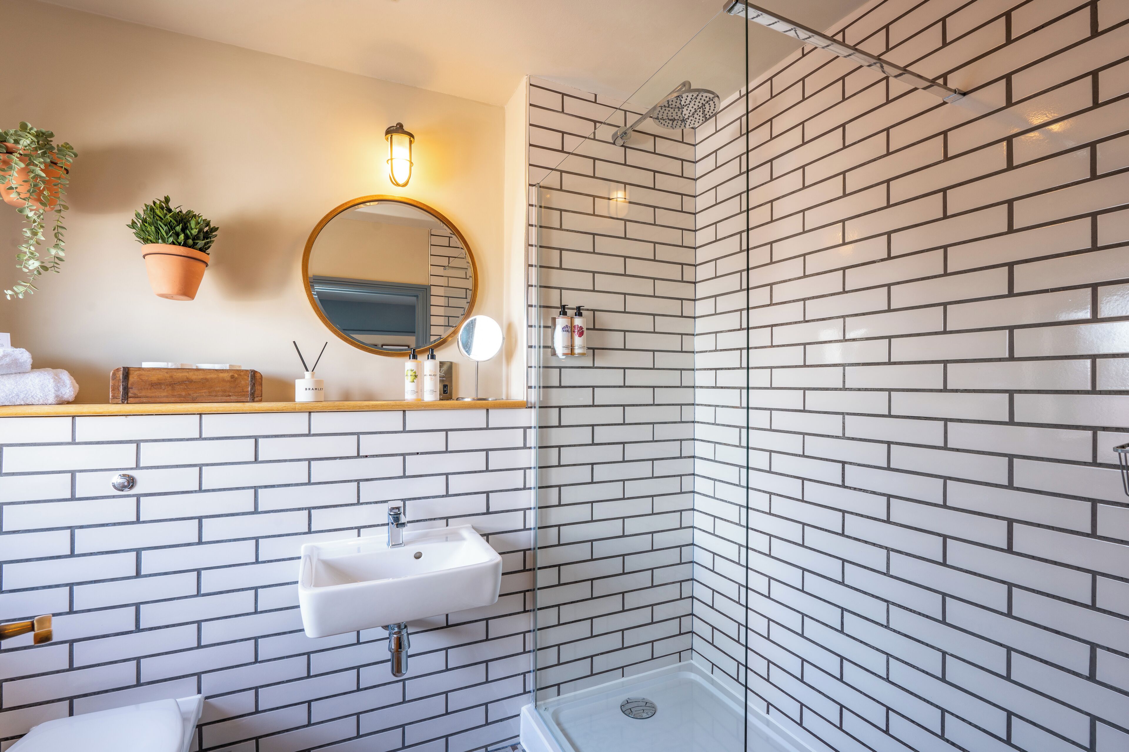 Classic Room | Bathroom